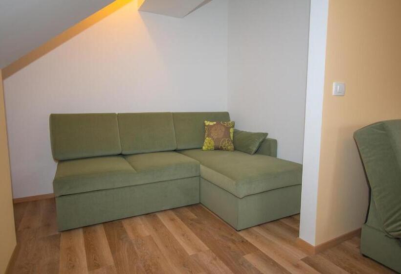 اتاق استاندارد چهار تخته, Tourist Farm Megušar