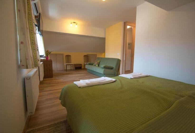 اتاق استاندارد چهار تخته, Tourist Farm Megušar