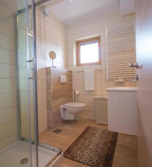 استودیوی استاندارد, Tourist Farm Megušar