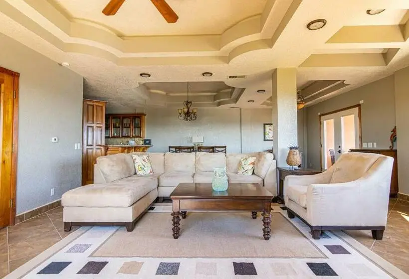 سوئیت با تخت بزرگ, Lighthouse Beach Villas