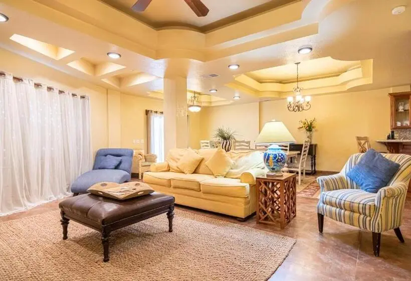 سوییت با چشم‌انداز دریا, Lighthouse Beach Villas