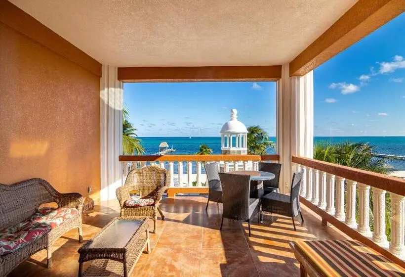 Deluxe Suite Sea View, Lighthouse Beach Villas