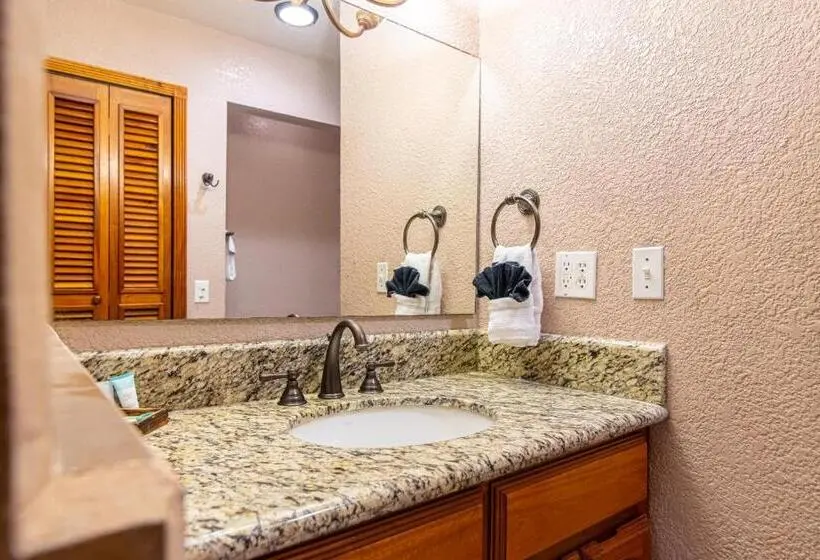 Deluxe Suite Sea View, Lighthouse Beach Villas