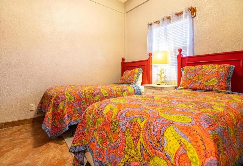 سوییت جونیور با چشم‌انداز دریا, Lighthouse Beach Villas