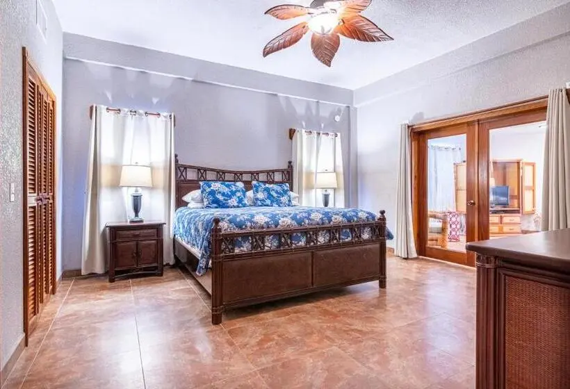 سوییت جونیور با چشم‌انداز دریا, Lighthouse Beach Villas