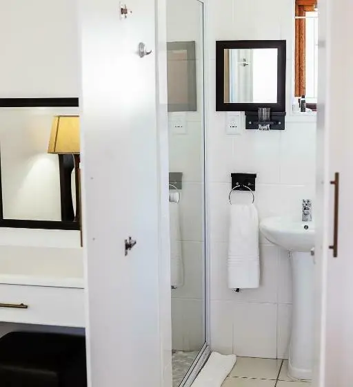 اتاق استاندارد با چشم‌انداز استخر, Newton Sands Guesthouse