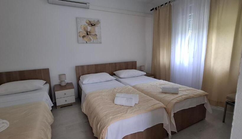 اتاق استاندارد سه نفره, Villa Gaga