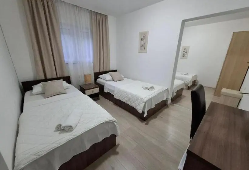 اتاق استاندارد چهار تخته, Villa Gaga