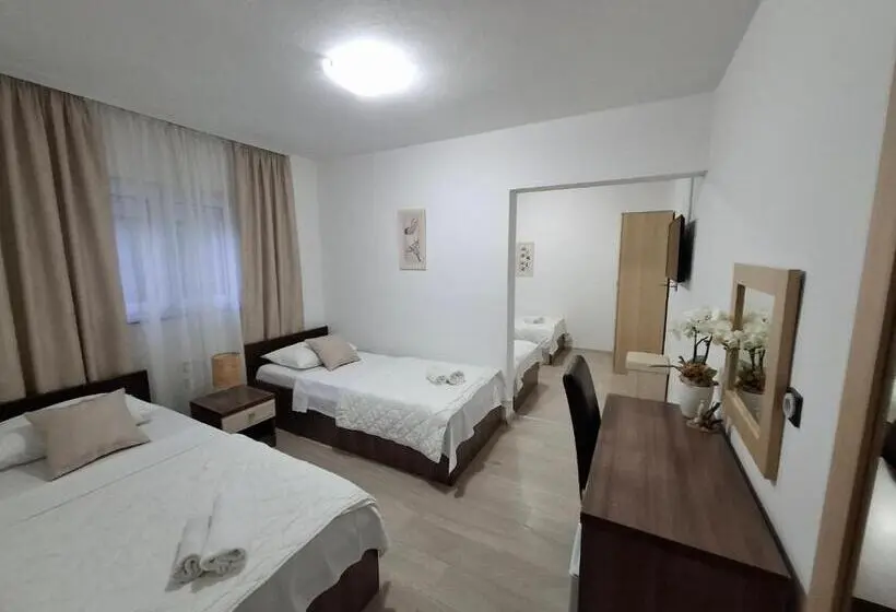 اتاق استاندارد چهار تخته, Villa Gaga
