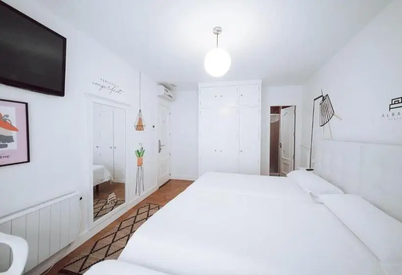 اتاق استاندارد سه نفره, Hostal Misericordia