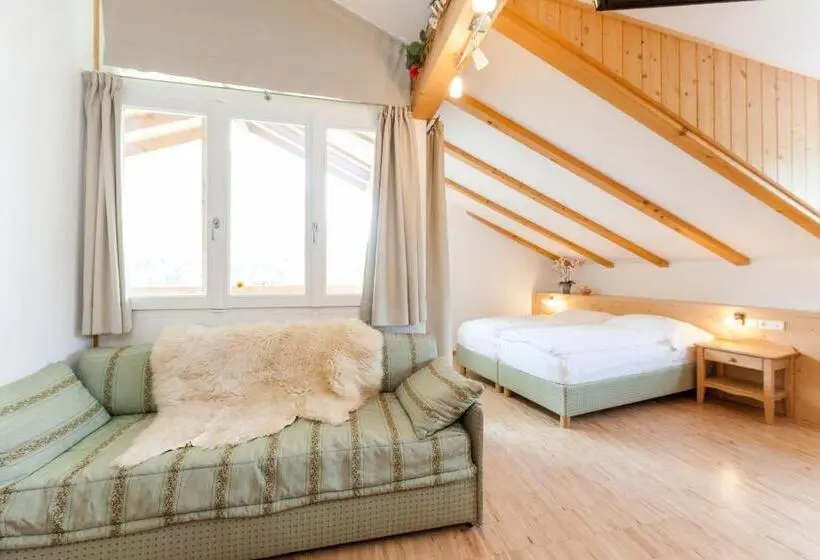 Sviitti 2 Makuuhuonetta, Berggasthof Locanda Alpina Dorfner