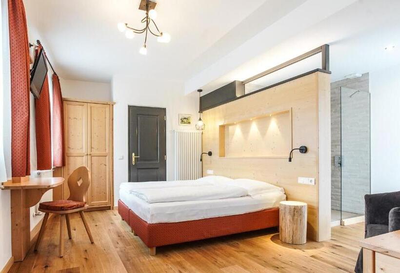 חדר סטנדרט לשלושה עם טרסה, Berggasthof Locanda Alpina Dorfner