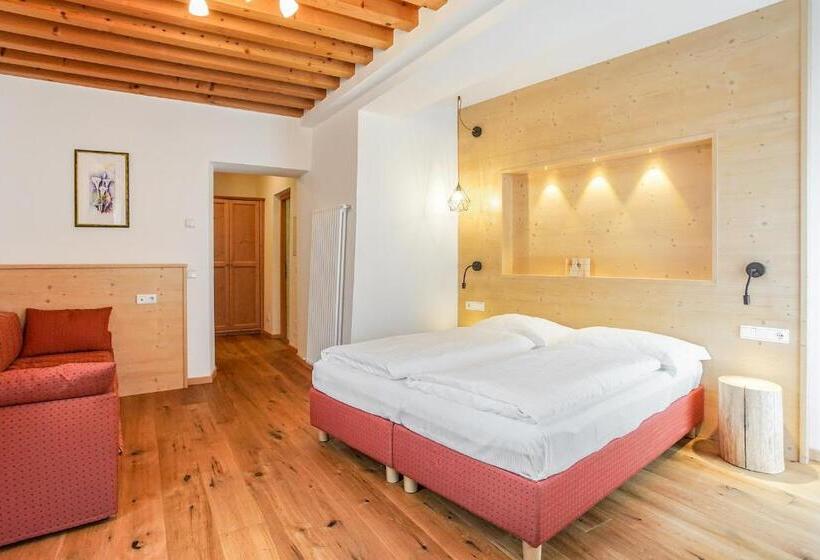 חדר סטנדרט לשלושה עם טרסה, Berggasthof Locanda Alpina Dorfner