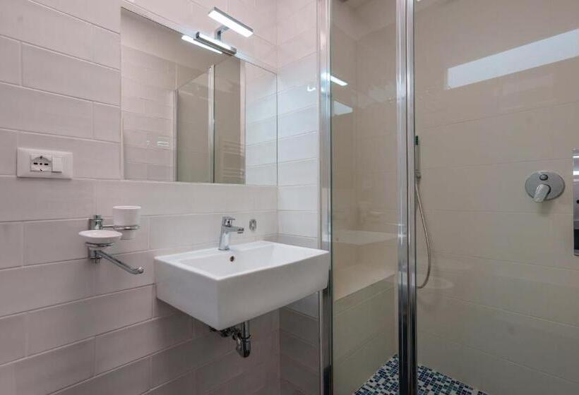 スタンダードトリプルルーム, Funtanir Rooms