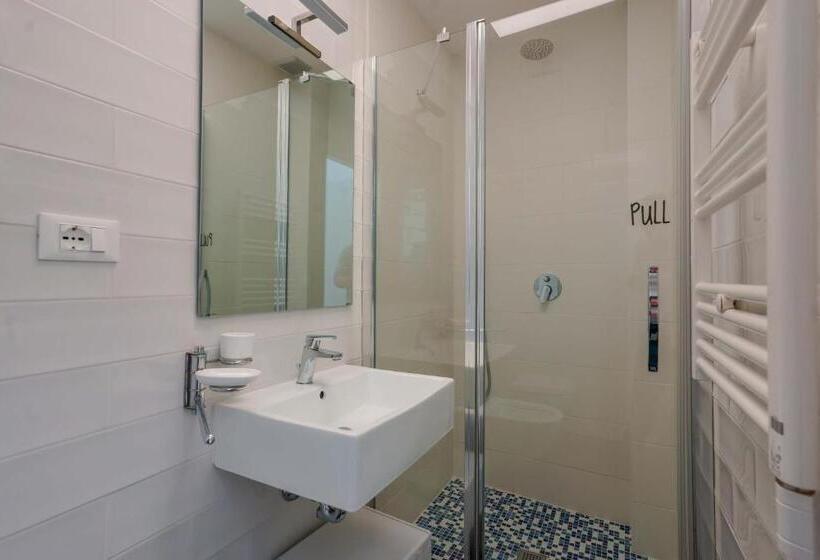 スタンダードトリプルルーム, Funtanir Rooms