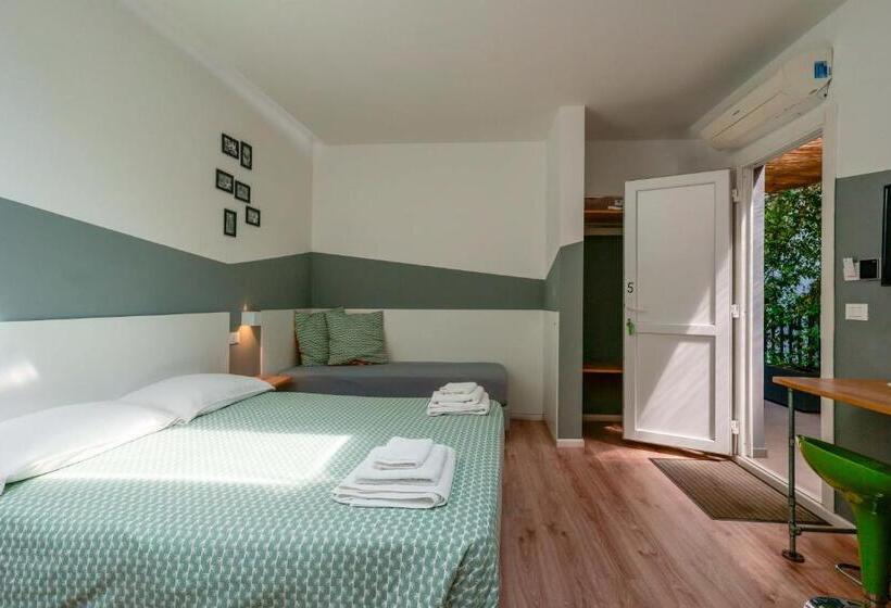 スタンダードトリプルルーム, Funtanir Rooms