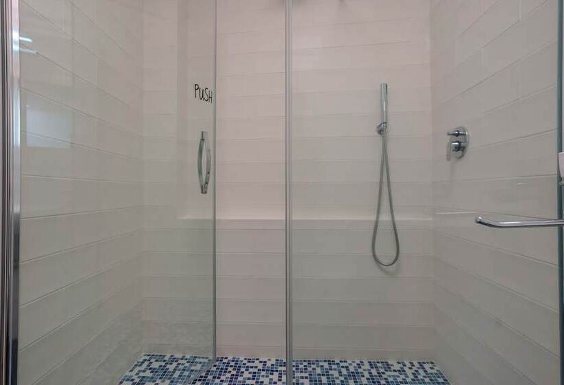 スタンダードルーム, Funtanir Rooms