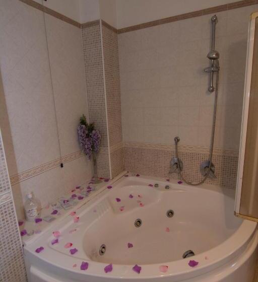 חדר סטנדרט עם ג'קוזי, Il Falco Del Cilento