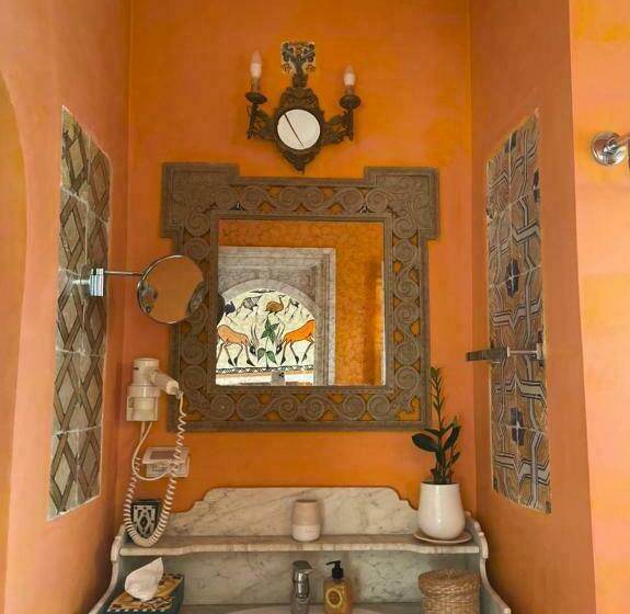 اتاق لوکس با بالکن, Dar Souad