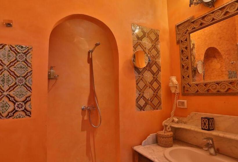 اتاق لوکس با بالکن, Dar Souad