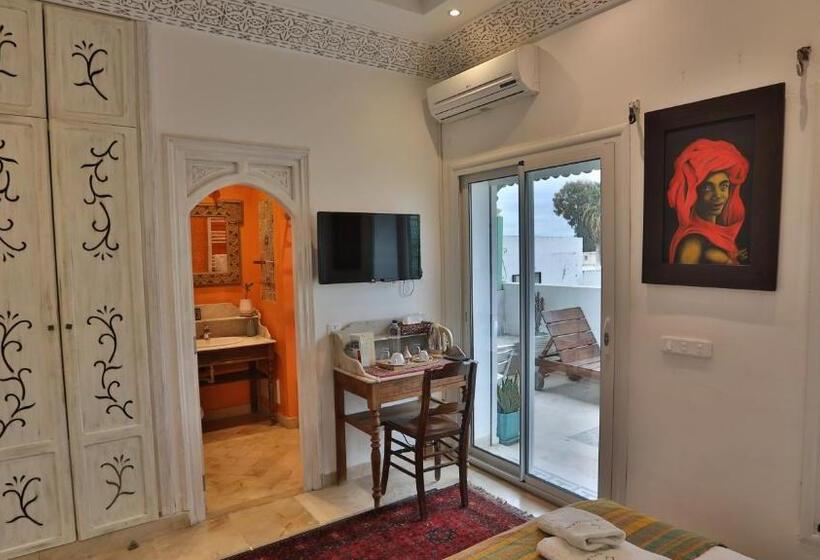 اتاق لوکس با بالکن, Dar Souad