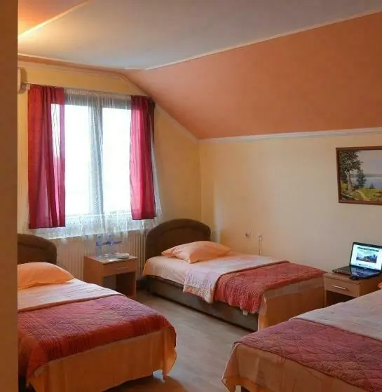 اتاق استاندارد سه نفره, Guest House Vila Bor