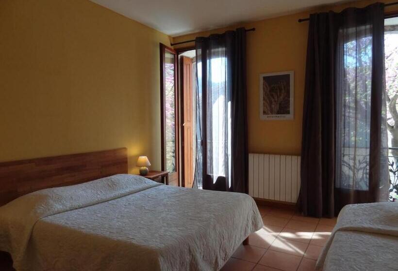 חדר סטנדרט לשלושה, Les Santolines