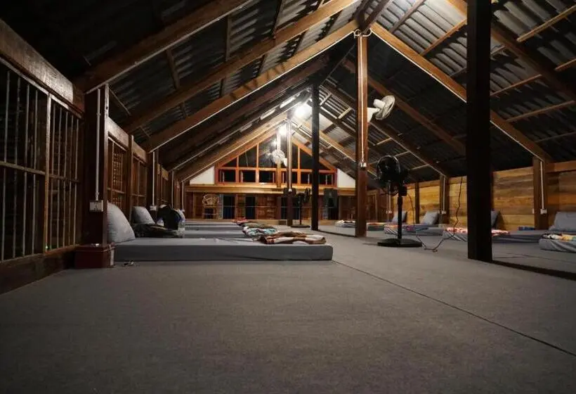 ルームシェアのワンベッド, White Rose Guesthouse