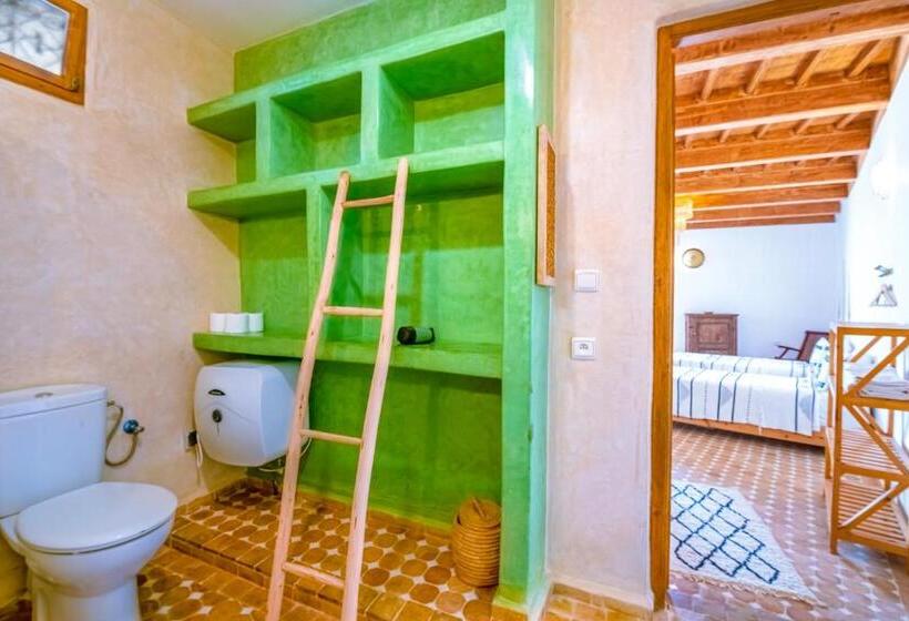 سوییت خانوادگی, Riad Kafila