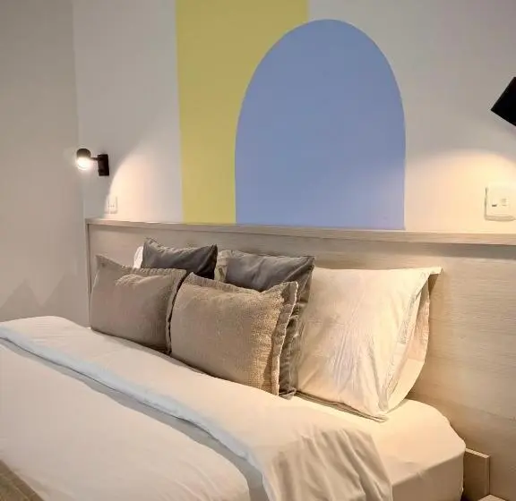 اتاق استاندارد, Apartment 81