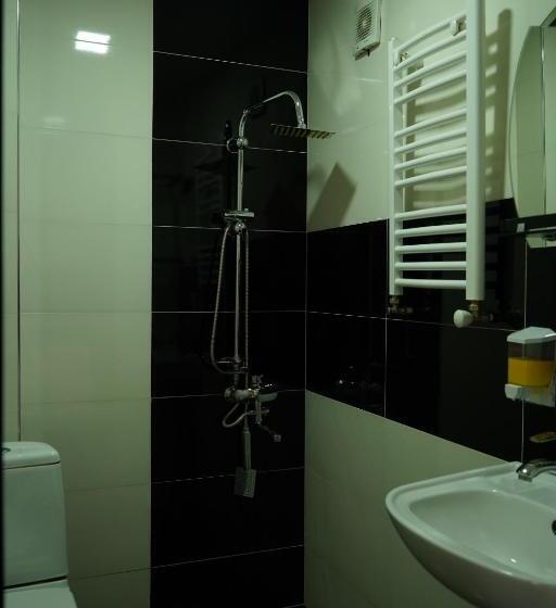 استودیو استاندارد با چشمانداز باغ, Isev Kvareli