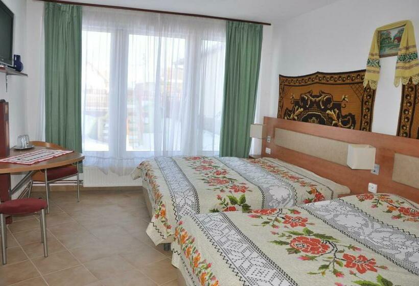 اتاق استاندارد چهار تخته, Pensiune Muzeu Traditional Poveste In Transilvania