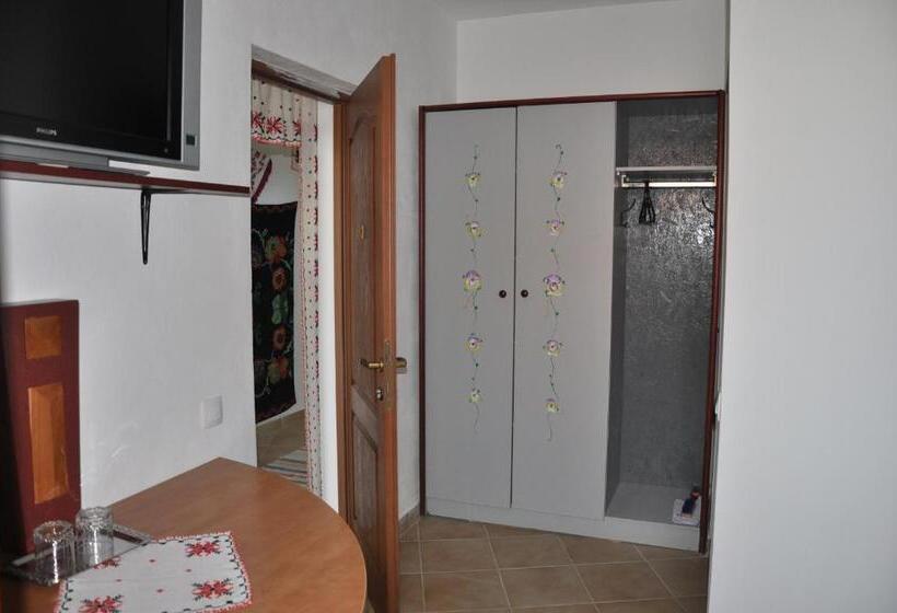 غرفة قياسية, Pensiune Muzeu Traditional Poveste In Transilvania