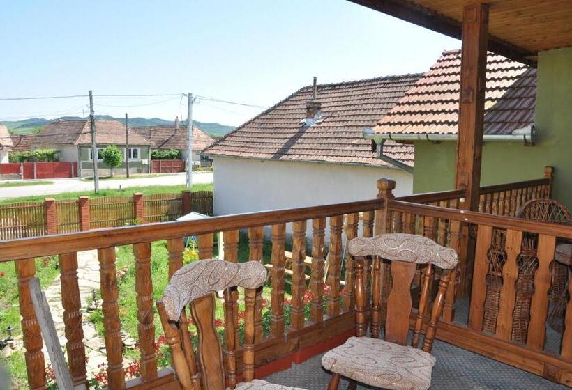 اتاق استاندارد سه نفره, Pensiune Muzeu Traditional Poveste In Transilvania