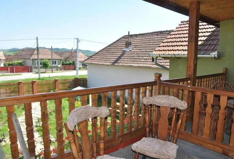 اتاق استاندارد سه نفره, Pensiune Muzeu Traditional Poveste In Transilvania