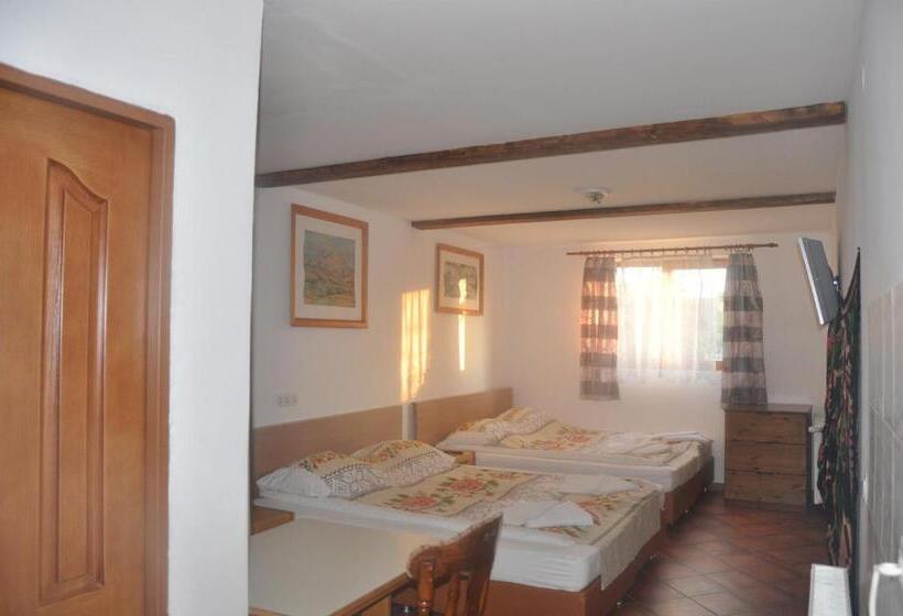 غرفة كلاسيكية رباعية, Pensiune Muzeu Traditional Poveste In Transilvania