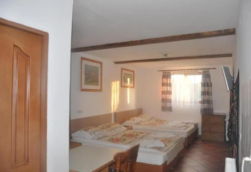 اتاق کلاسیک چهارنفره, Pensiune Muzeu Traditional Poveste In Transilvania