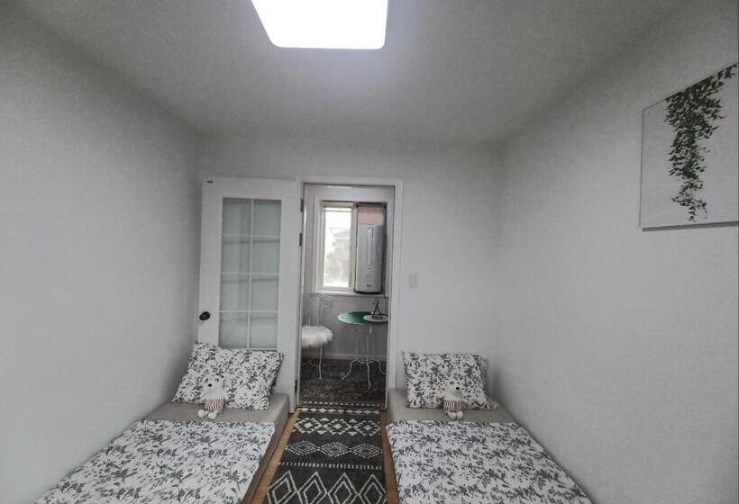 ファミリールーム, All In One Guesthouse