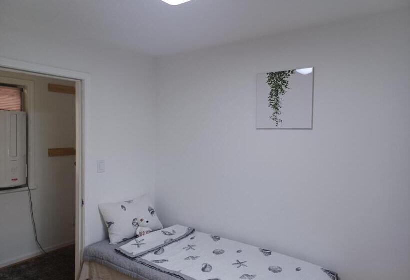 ファミリールーム, All In One Guesthouse