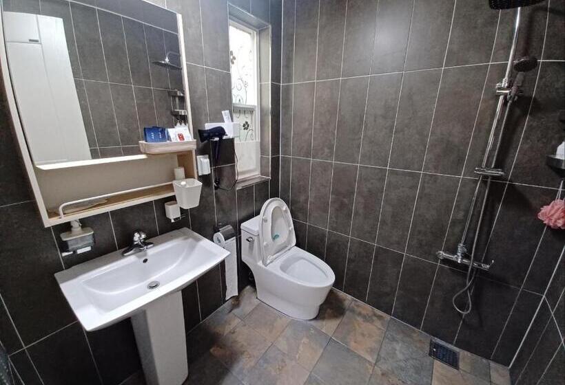 اتاق خانوادگی, All In One Guesthouse