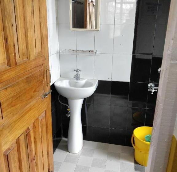 Deluxe Room, Sweet Rooms Near Police Bazar