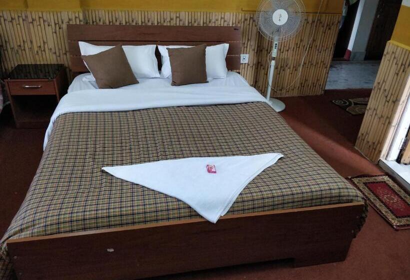 Deluxe Room, Sweet Rooms Near Police Bazar