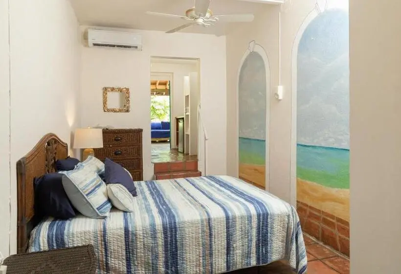 اتاق استاندارد سه تخته با بالکن, Trade Winds Restaurant & Guest House