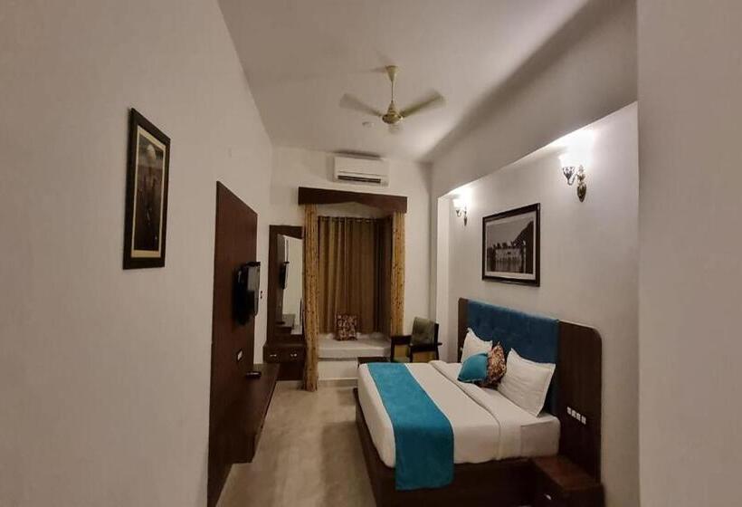 Quarto Estandar, Maangarh Resorts