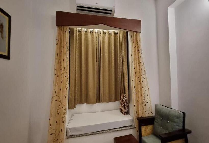 Quarto Deluxe, Maangarh Resorts