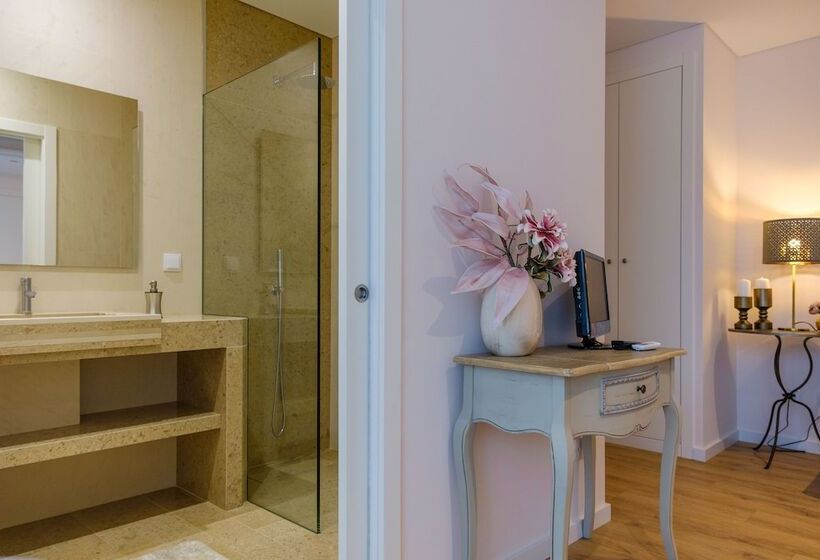 غرفة عائلية, Rito Hall Da Serra