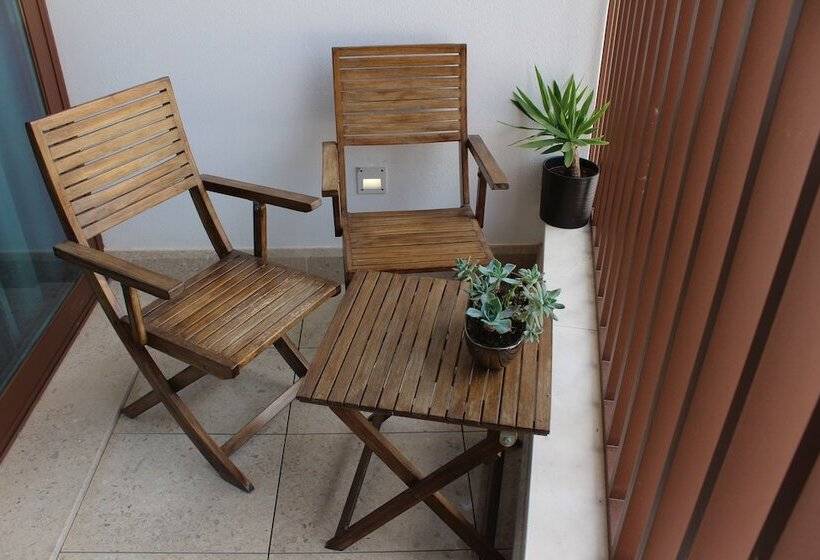 غرفة عائلية, Rito Hall Da Serra