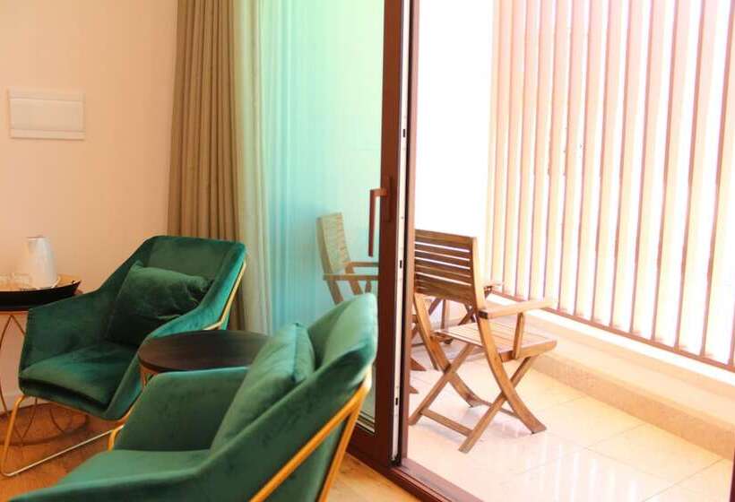 غرفة عائلية, Rito Hall Da Serra