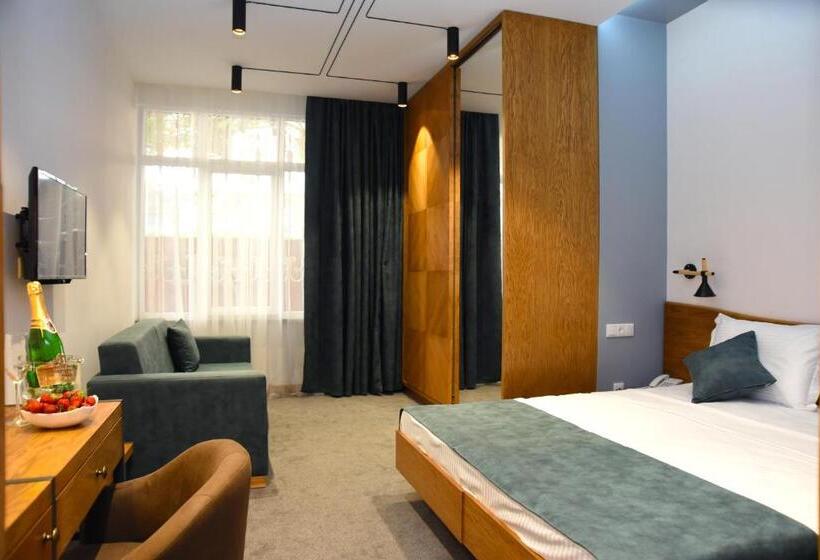 수피리어 룸, R&r