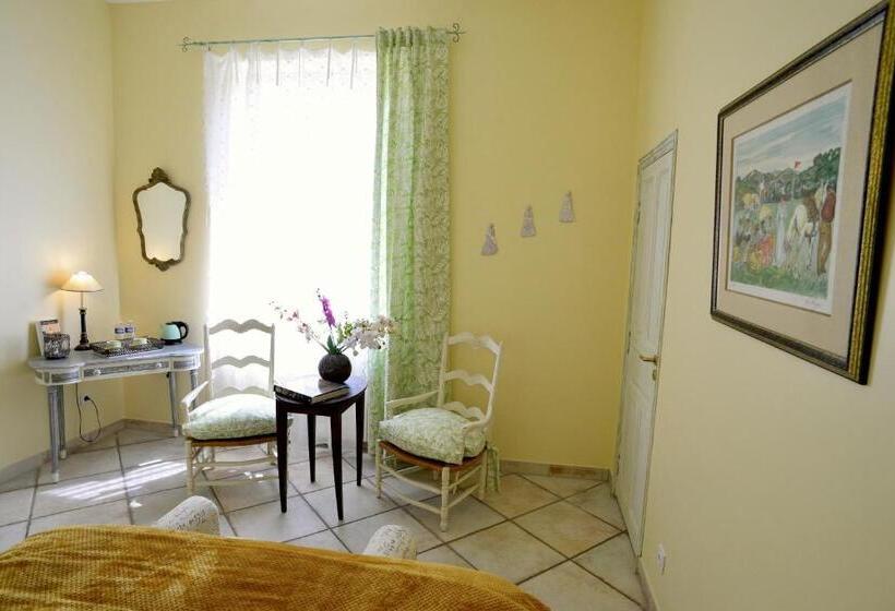 غرفة قياسية, Fontaine Des Magnarelles